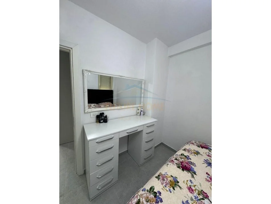 Tirane, jepet me qera apartament 2+1 Kati 2, 80 m² 500 € (FRESKU)