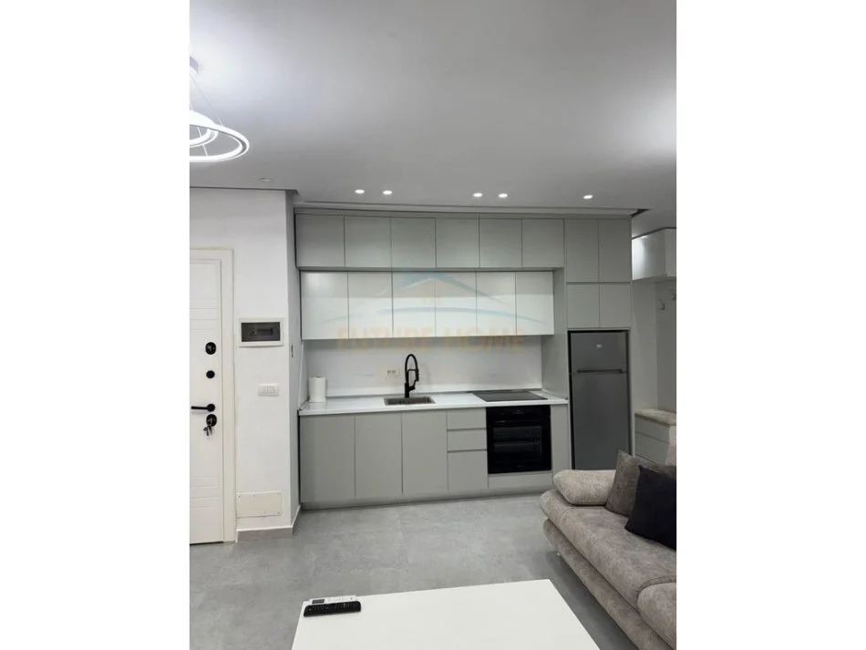 Tirane, jepet me qera apartament 2+1 Kati 2, 80 m² 500 € (FRESKU)