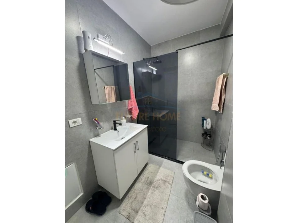 Tirane, jepet me qera apartament 2+1 Kati 2, 80 m² 500 € (FRESKU)