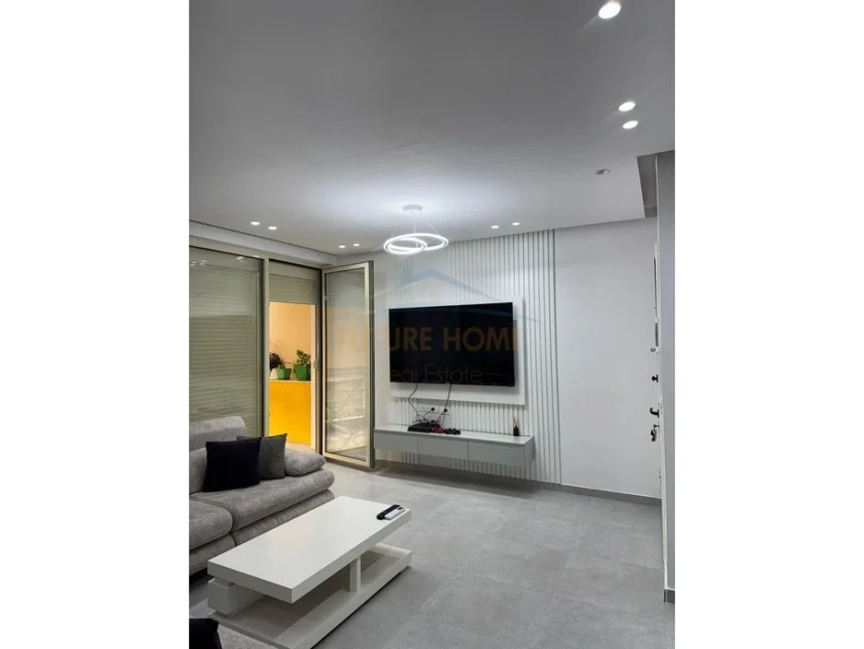 Tirane, jepet me qera apartament 2+1 Kati 2, 80 m² 500 € (FRESKU)