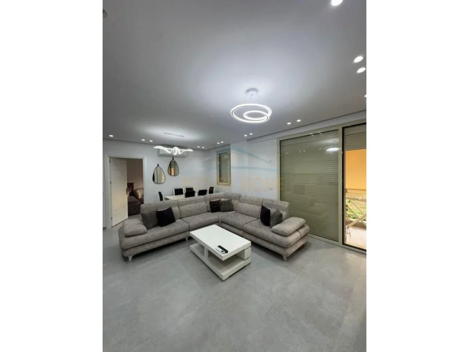 Tirane, jepet me qera apartament 2+1 Kati 2, 80 m² 500 € (FRESKU)