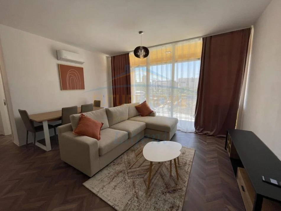 Tirane, jepet me qera apartament 2+1+Ballkon Kati 3, 600 € (Stacioni i Trenit, Tiranë)
