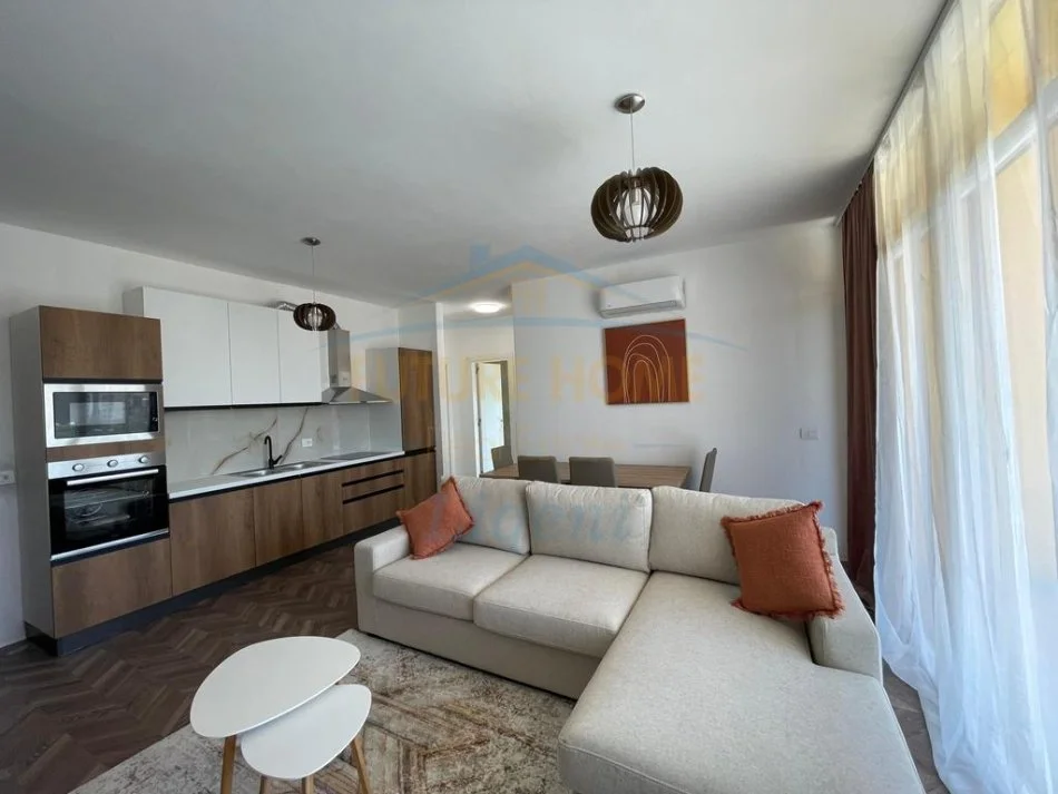 Tirane, jepet me qera apartament 2+1+Ballkon Kati 3, 600 € (Stacioni i Trenit, Tiranë)