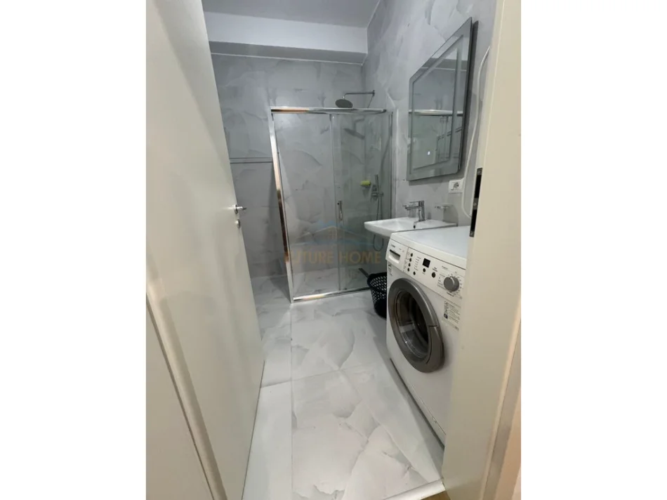 Tirane, jepet me qera apartament 2+1+Ballkon Kati 4, 74 m² 500 € (Ali Demi)