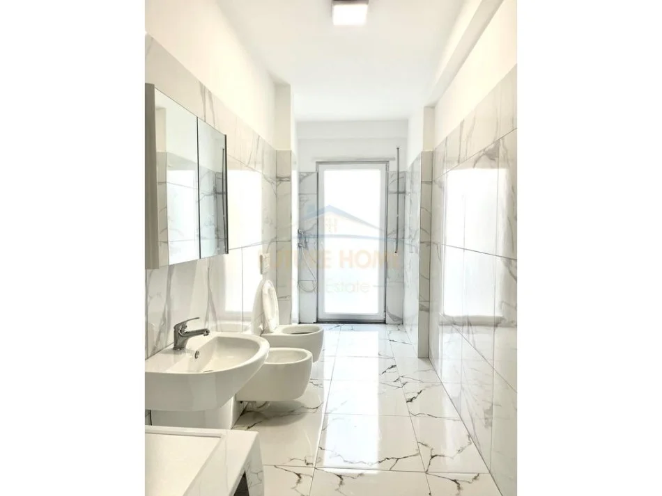 Tirane, jepet me qera apartament 1+1+Ballkon Kati 1, 59 m² 500 € (Unaza e Re)