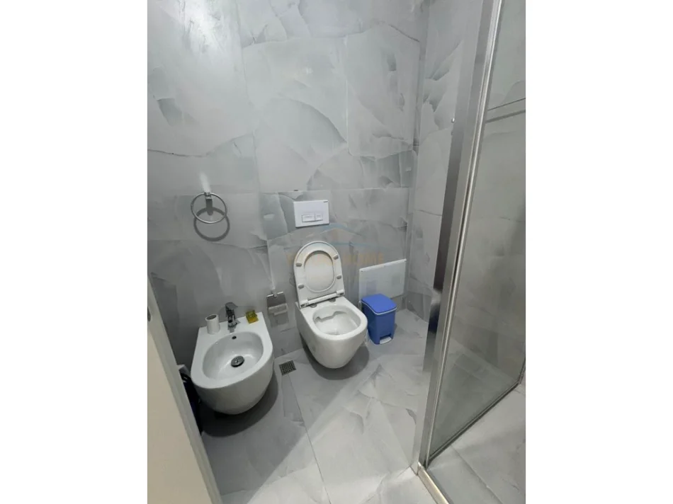 Tirane, jepet me qera apartament 2+1 Kati 4, 75 m² 500 € (Ali Demi)