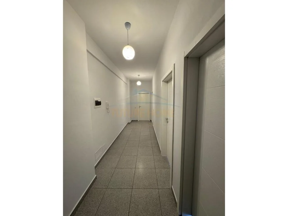 Tirane, shitet apartament 2+1+Ballkon Kati 7, 96 m² 177.000 € (Oxhaku)