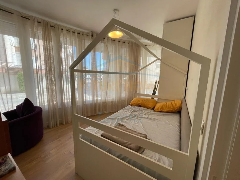 Tirane, jepet me qera apartament 2+1+Ballkon Kati 3, 97 m² 800 € (Rezidenca Kodra e Diellit 1)