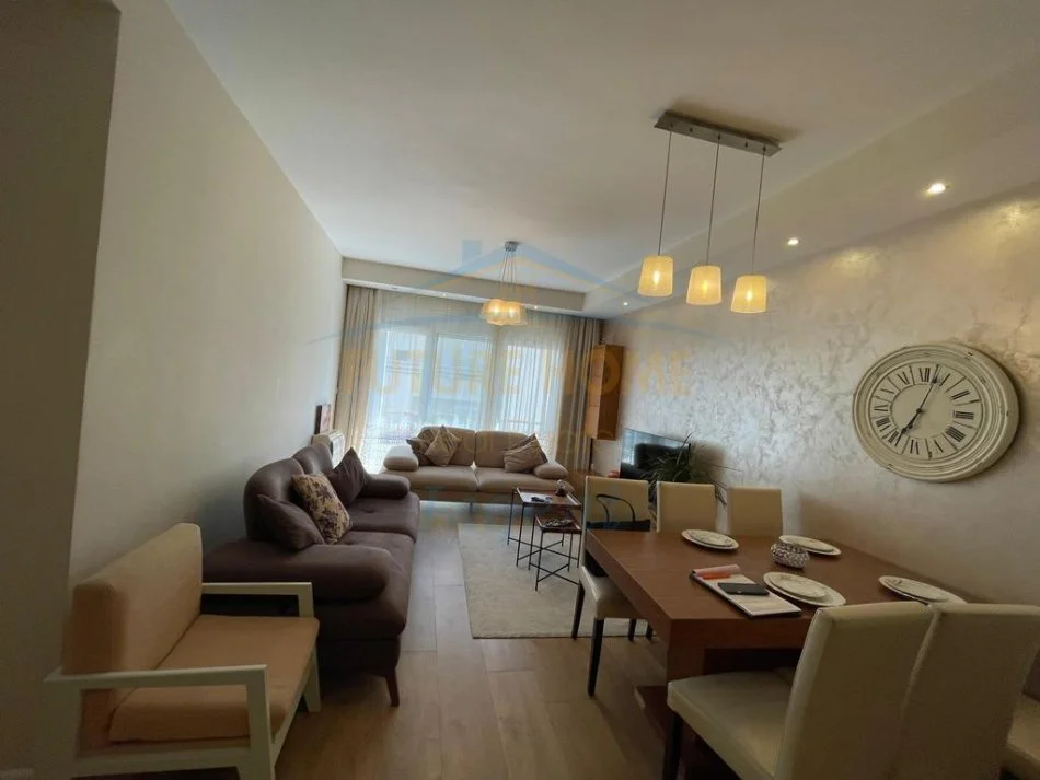 Tirane, jepet me qera apartament 3+1+Ballkon Kati 3, 800 € (kodra e diellit)