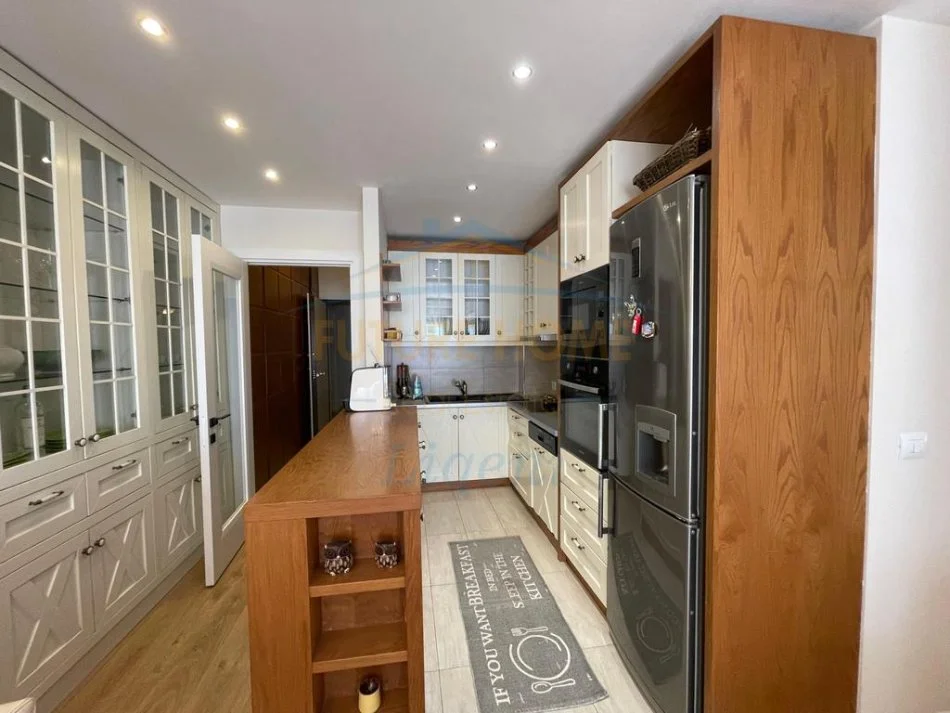 Tirane, jepet me qera apartament 3+2+Ballkon+Post Parkimi Kati 3, 97 m² 800 € (Residenca Kodra e Diellit 1)