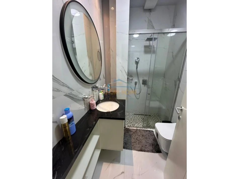 Tirane, jepet me qera apartament 2+1+Ballkon Kati 8, 122 m² 1.300 € (Kompleksi Delijorgji)