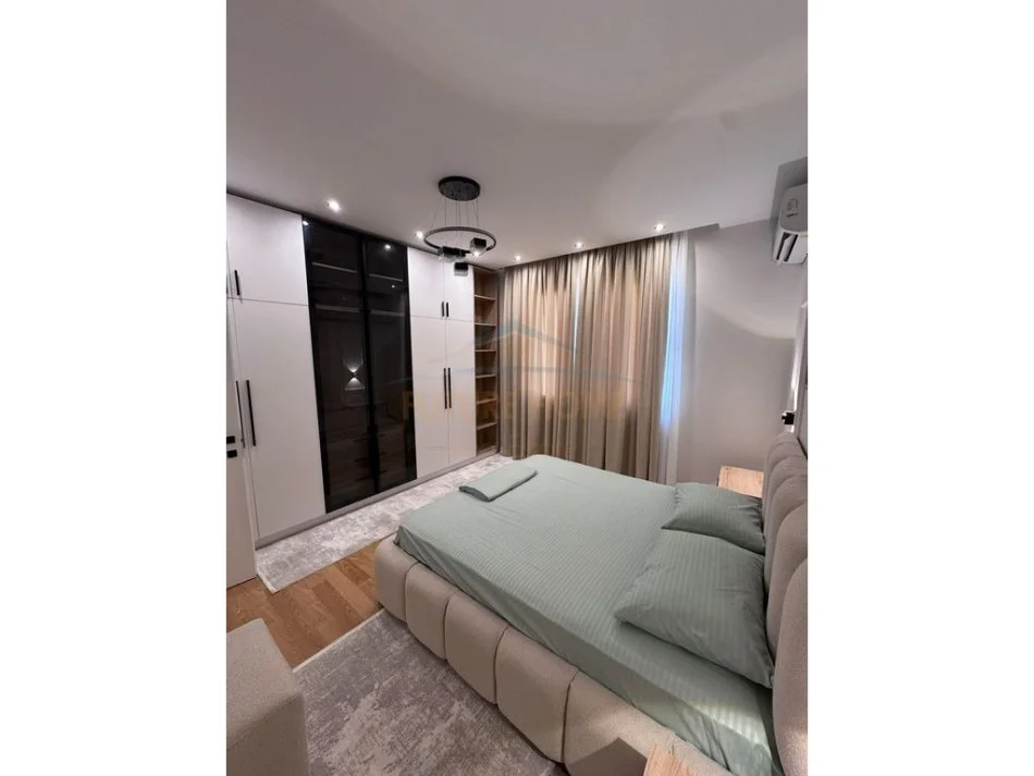 Tirane, shitet apartament 2+1+Ballkon Kati 1, 78 m² 245.000 € (Kopshti Zoologjik)