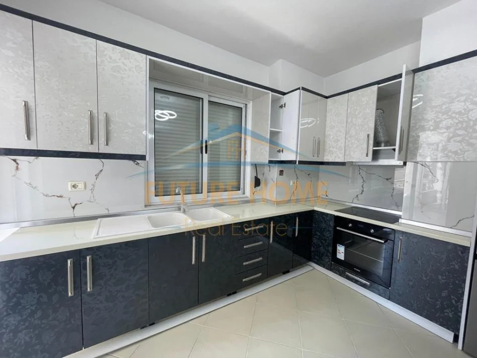 Tirane, jepet me qera apartament 2+1 Kati 3, 94 m² 500 € 