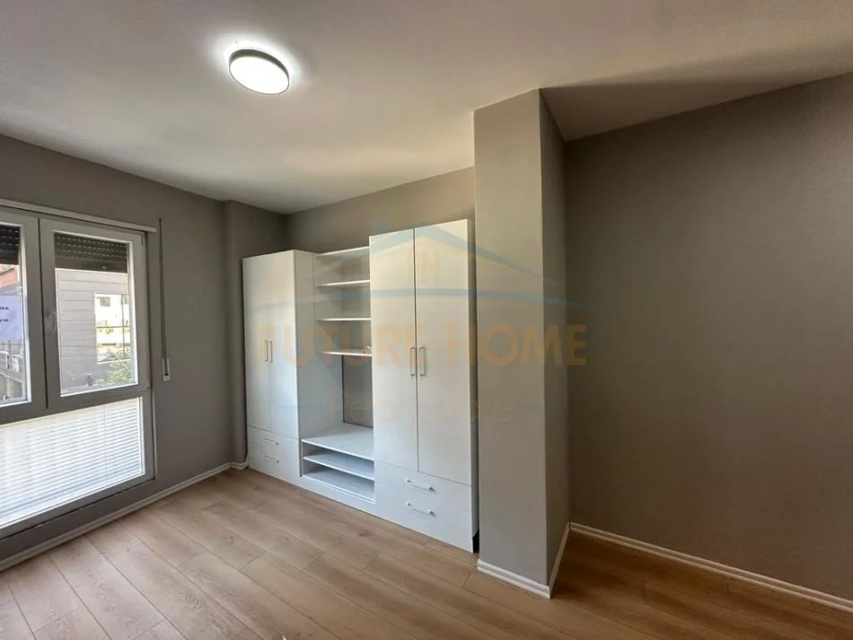Tirane, jepet me qera ambjent biznesi Kati 1, 27 m² 500 € (Myslym Shyri)