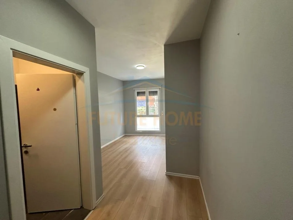 Tirane, jepet me qera ambjent biznesi Kati 1, 27 m² 500 € (Myslym Shyri)