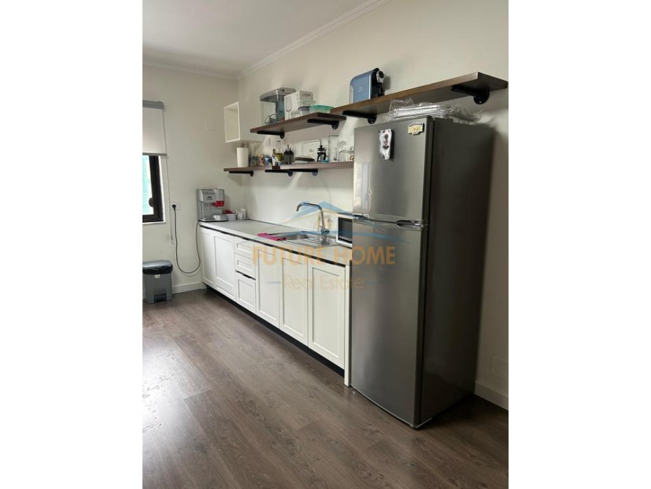 Tirane, jepet me qera zyre Kati 8, 108 m² 1.100 € 