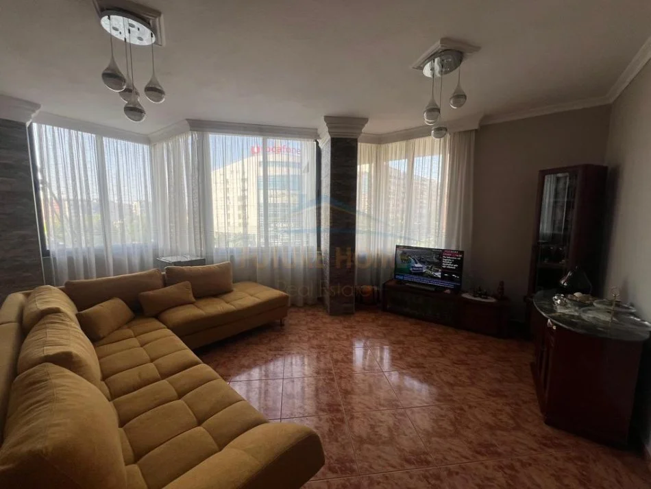 jepet me Qira Apartament 2+1 | Pallati me Shigjeta,  600 €