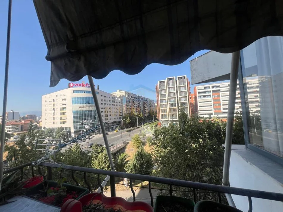 Tirane, jepet me qera apartament 2+1 Kati 5, 93 m² 600 € (PALLATI ME SHIGJETA)
