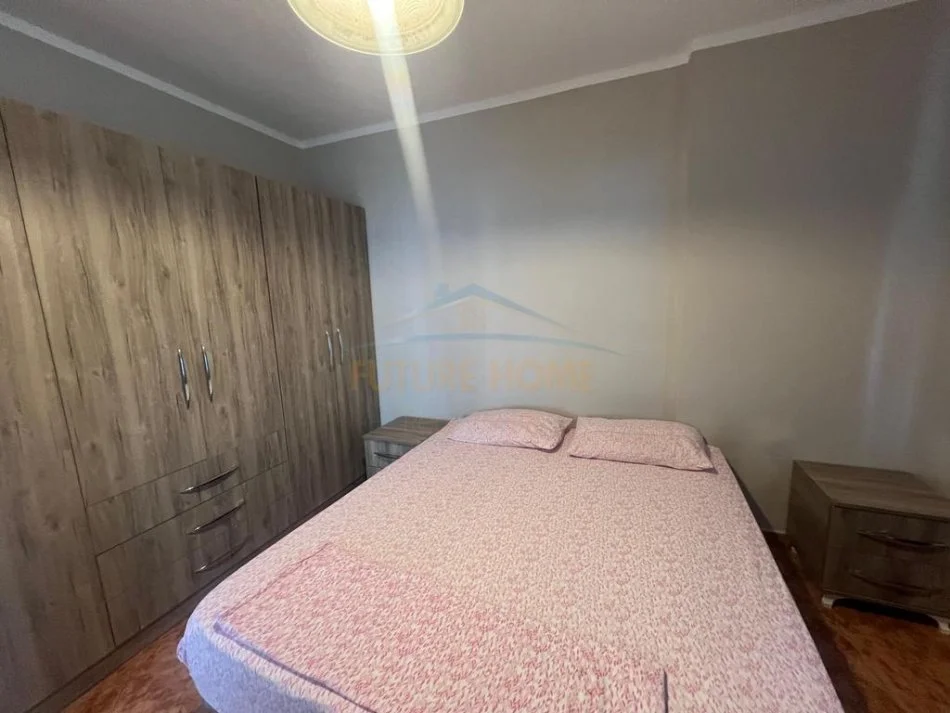Tirane, jepet me qera apartament 2+1+Ballkon Kati 5, 93 m² 600 € (Pallati me Shigjeta, Tiranë)