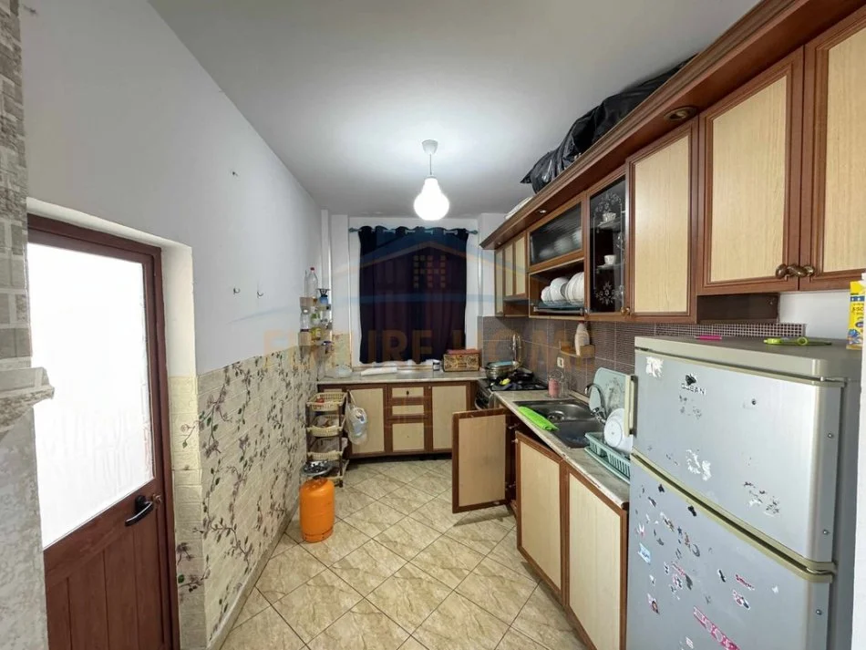 Tirane, shitet apartament 2+1 Kati 3, 84 m² 99.000 € (Kthesa kamzes)  UNA55671