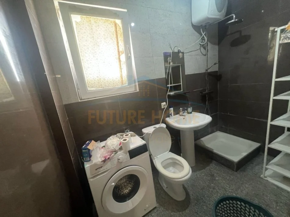 Tirane, jepet me qera apartament 2+1 Kati 1, 90 m² 550 € 