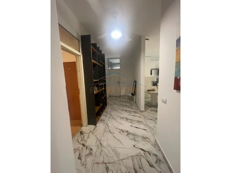 Tirane, jepet me qera apartament 2+1 Kati 1, 90 m² 550 € 