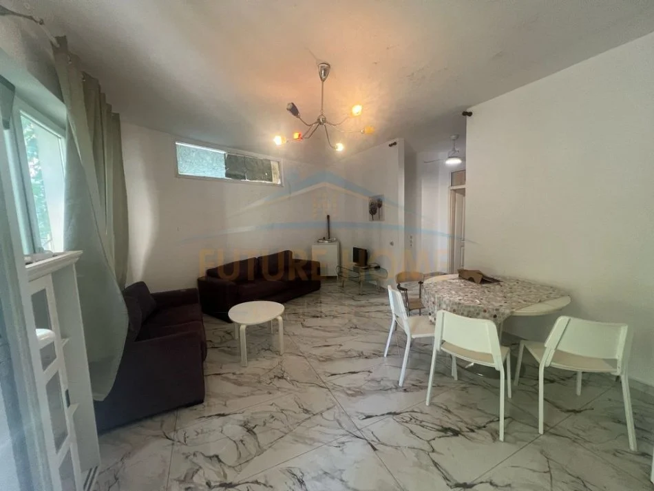 Tirane, jepet me qera apartament 2+1 Kati 1, 90 m² 550 € 