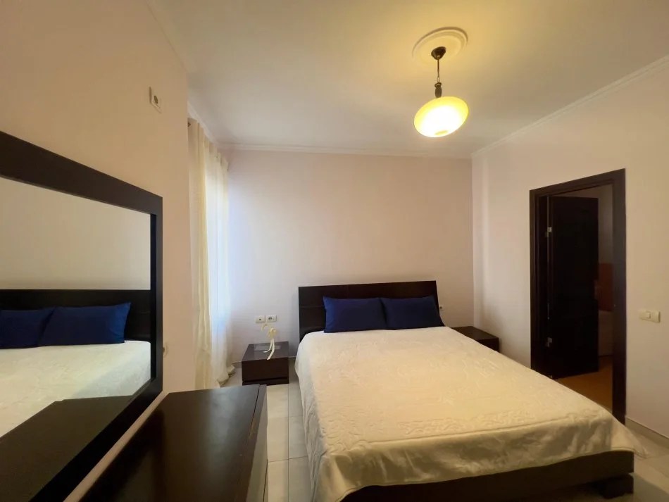 Tirane, jepet me qera apartament 2+1+Ballkon Kati 2, 103 m² 650 € (george washington)