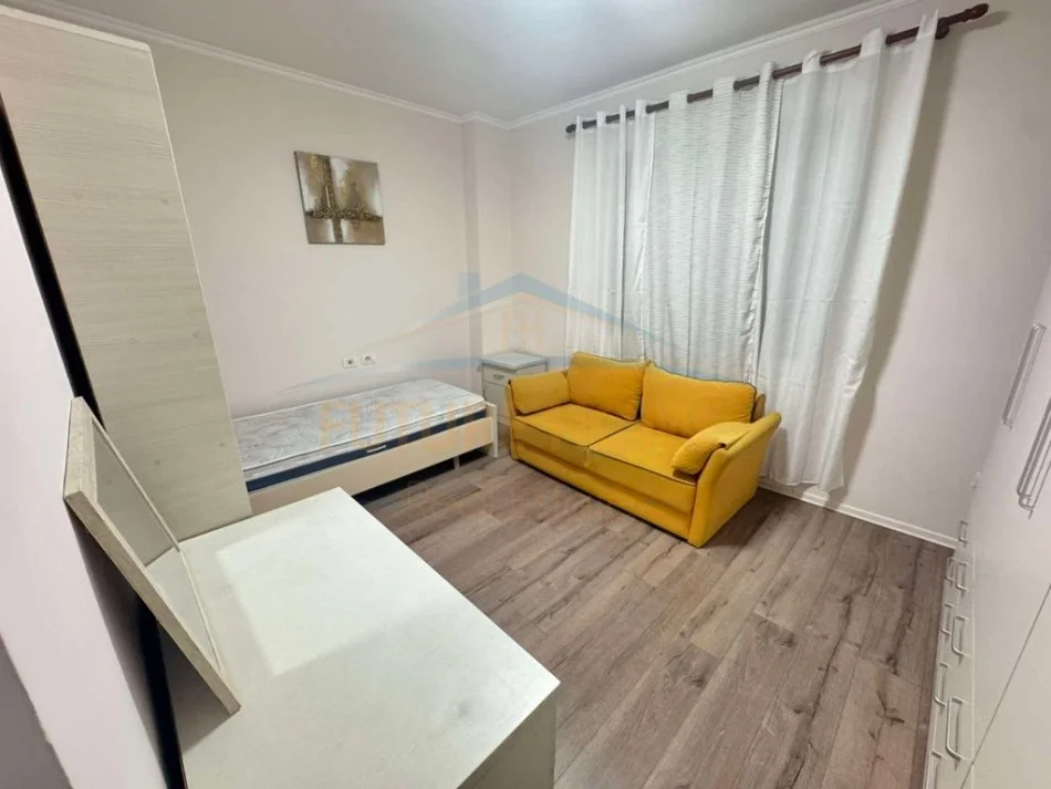 Tirane, jepet me qera apartament 2+1 Kati 1, 95 m² 450 € 