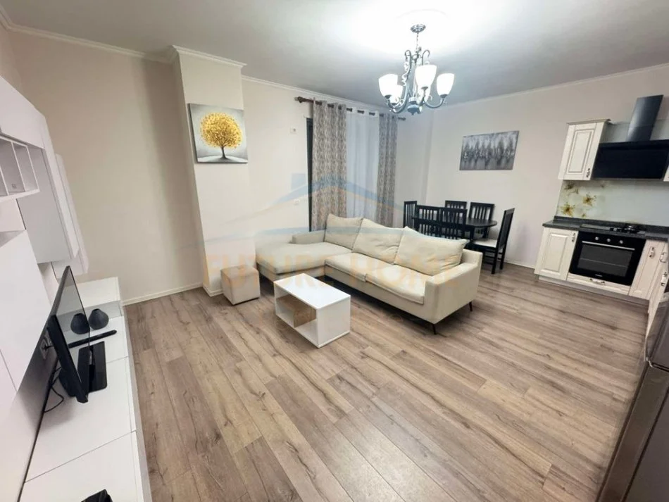Tirane, jepet me qera apartament 2+1 Kati 1, 95 m² 450 € (FRESKU)