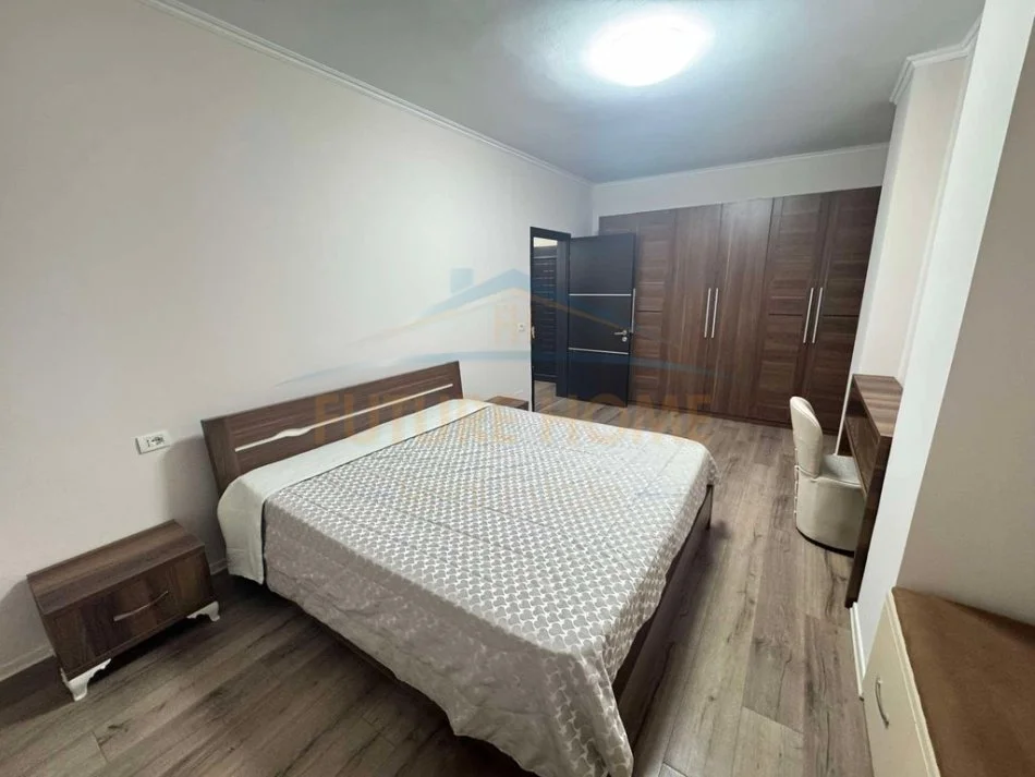 Tirane, jepet me qera apartament 2+1 Kati 1, 95 m² 450 € 