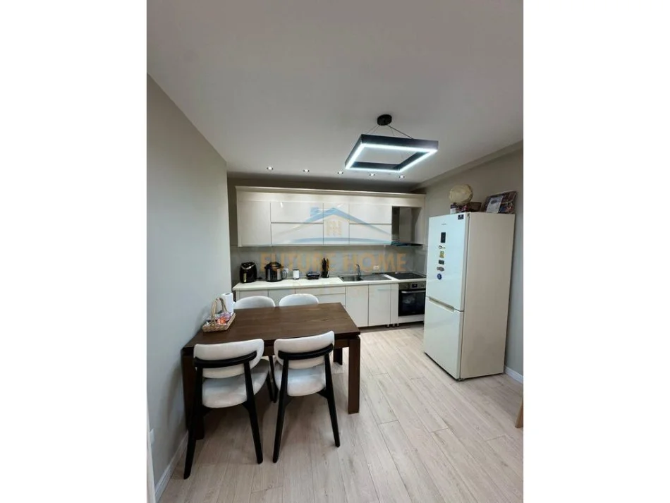 Tirane, shitet apartament 1+1+Ballkon Kati 1, 80 m² 186.000 € 