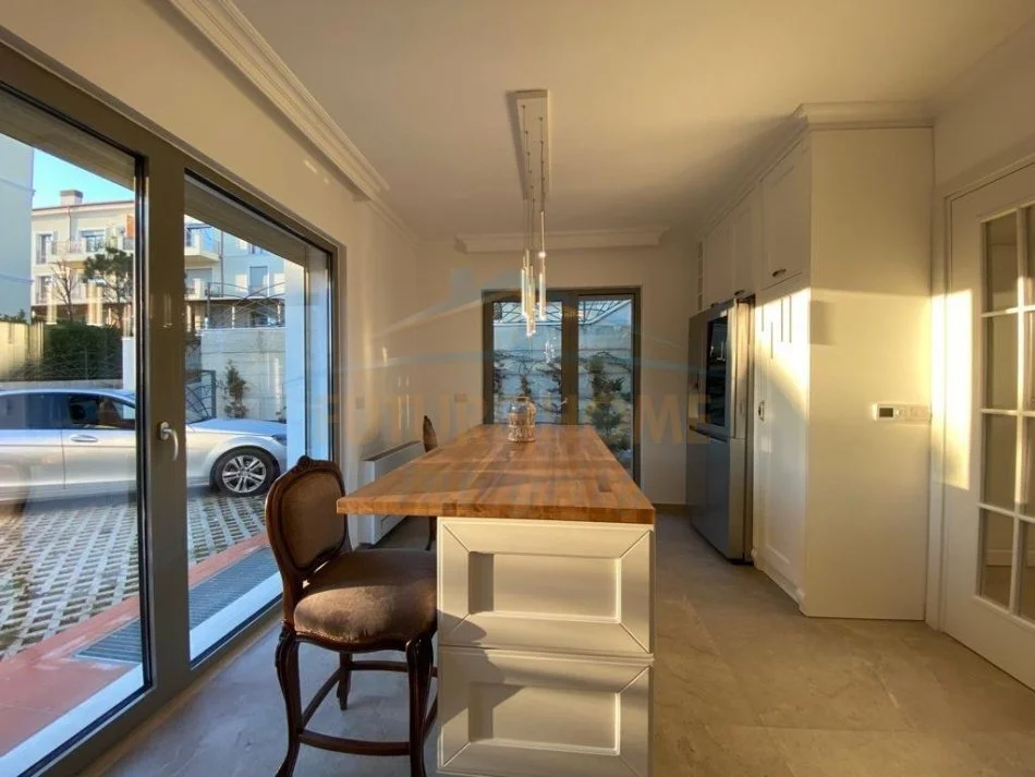 Tirane, jepet me qera apartament 3 Katshe , 255 m² 2.500 € (Rezidenca Porta e Gjelbër, Tiranë.)