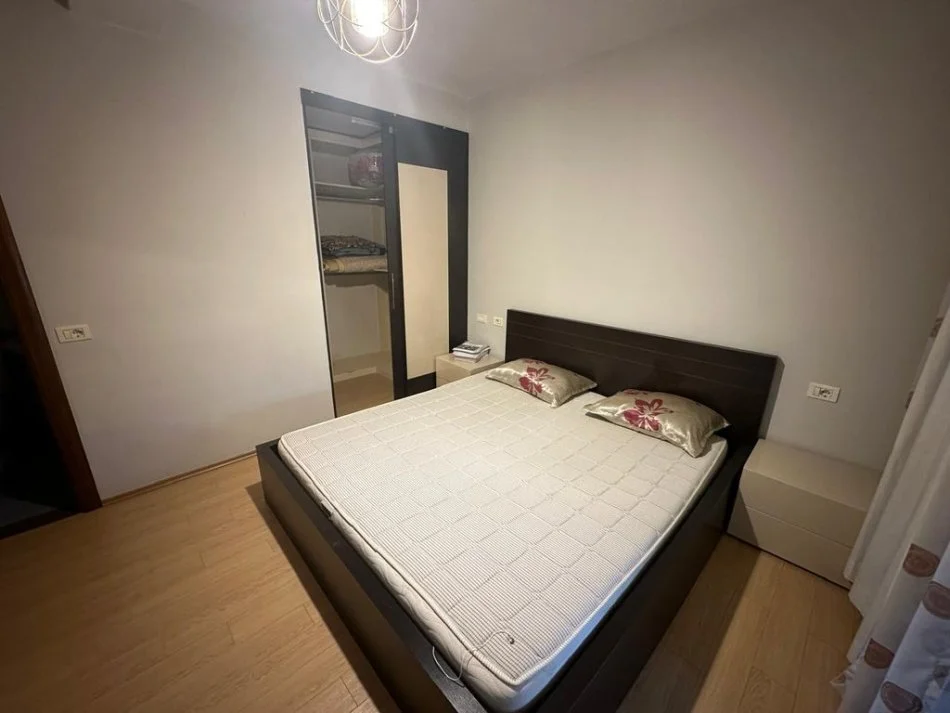 Tirane, jepet me qera apartament 2+1 Kati 6, 100 m² 750 € (BULEVARDI BAJRAM CURI)