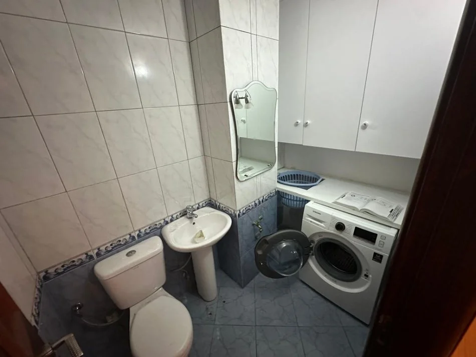 Tirane, jepet me qera apartament 2+1 Kati 6, 100 m² 750 € (BULEVARDI BAJRAM CURI)