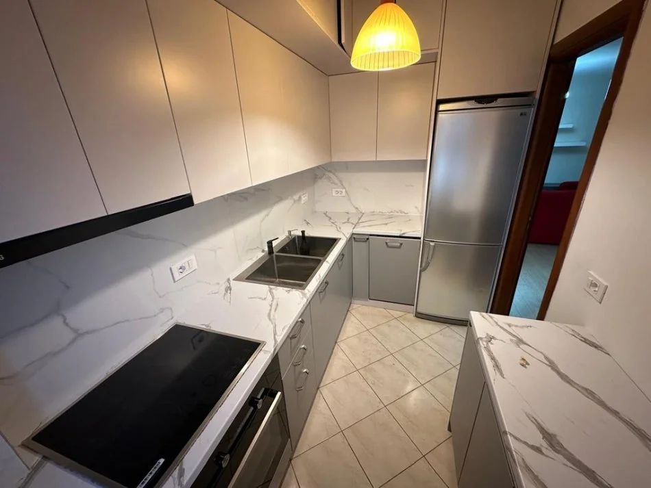 Tirane, jepet me qera 2+1+Ballkon Kati 6, 100 m² 750 € 