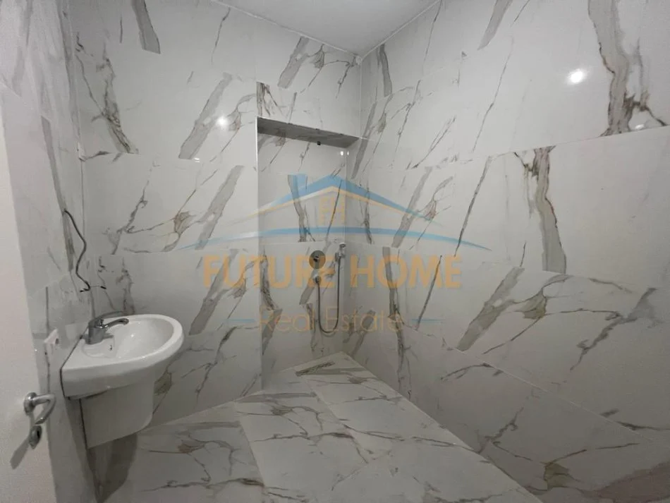 Tirane, shitet apartament 2+1+Ballkon Kati 10, 110 m² 302.000 € (RRUGA E BARRIKADAVE)