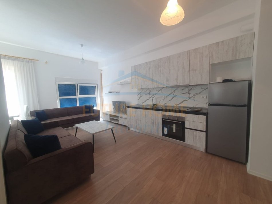 Tirane, jepet me qera apartament 2+1+2 Kati 6, 93 m² 450 €