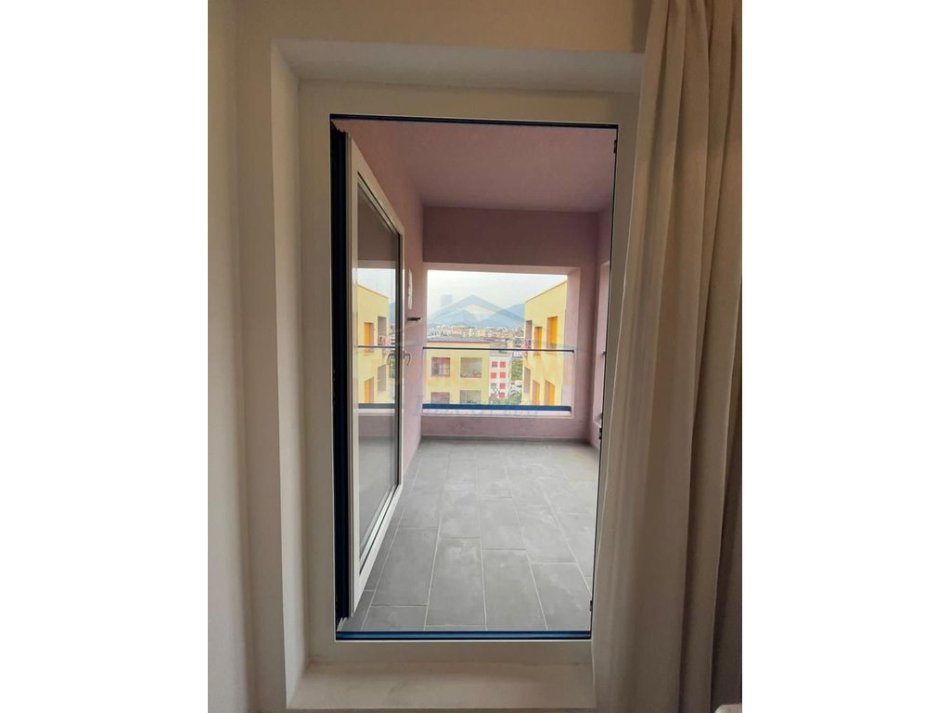 Tirane, jepet me qera apartament 2+1+2 Kati 6, 93 m² 450 €