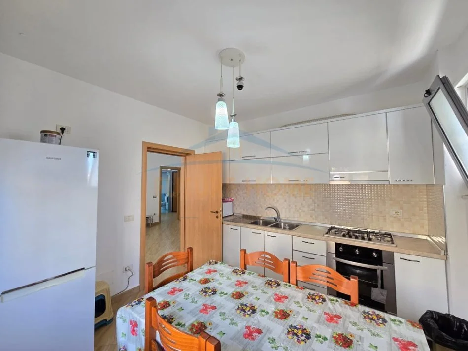 Durres, jepet me qera apartament 2+1+Aneks+Ballkon Kati 6, 88 m² 500 € (Plazh)