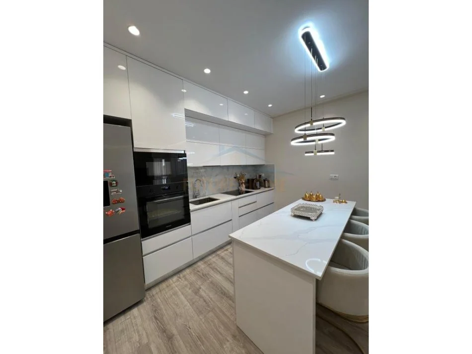 Tirane, shitet apartament 1+1 Kati 8, 65 m² 123.000 € (unaza e re)