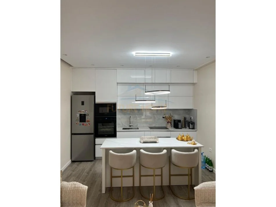 Tirane, shitet apartament 1+1+Ballkon Kati 8, 65 m² 123.000 € (Unaza e Re)