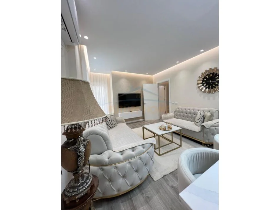 Tirane, shitet apartament 1+1 Kati 8, 65 m² 123.000 € (unaza e re)