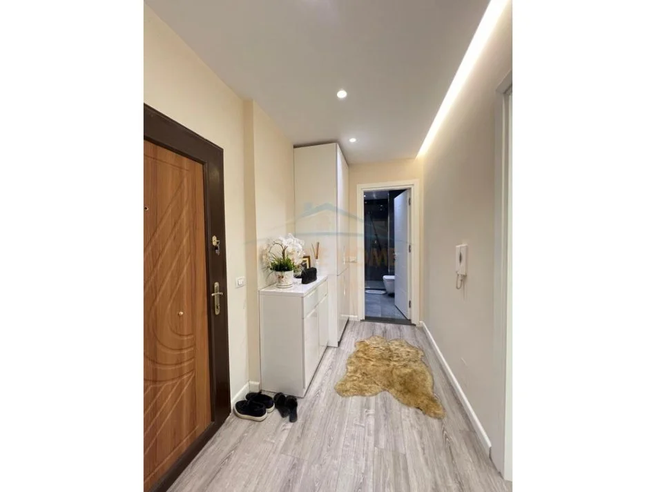 Tirane, shitet apartament 1+1 Kati 8, 65 m² 123.000 € (unaza e re)