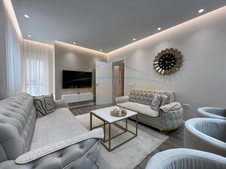 Tirane, shitet apartament 1+1+Ballkon Kati 8, 65 m² 123.000 € (Unaza e Re)