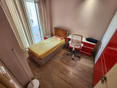 Tirane, jepet me qera apartament duplex 3+1 Kati 2, 139 m² 900 € 