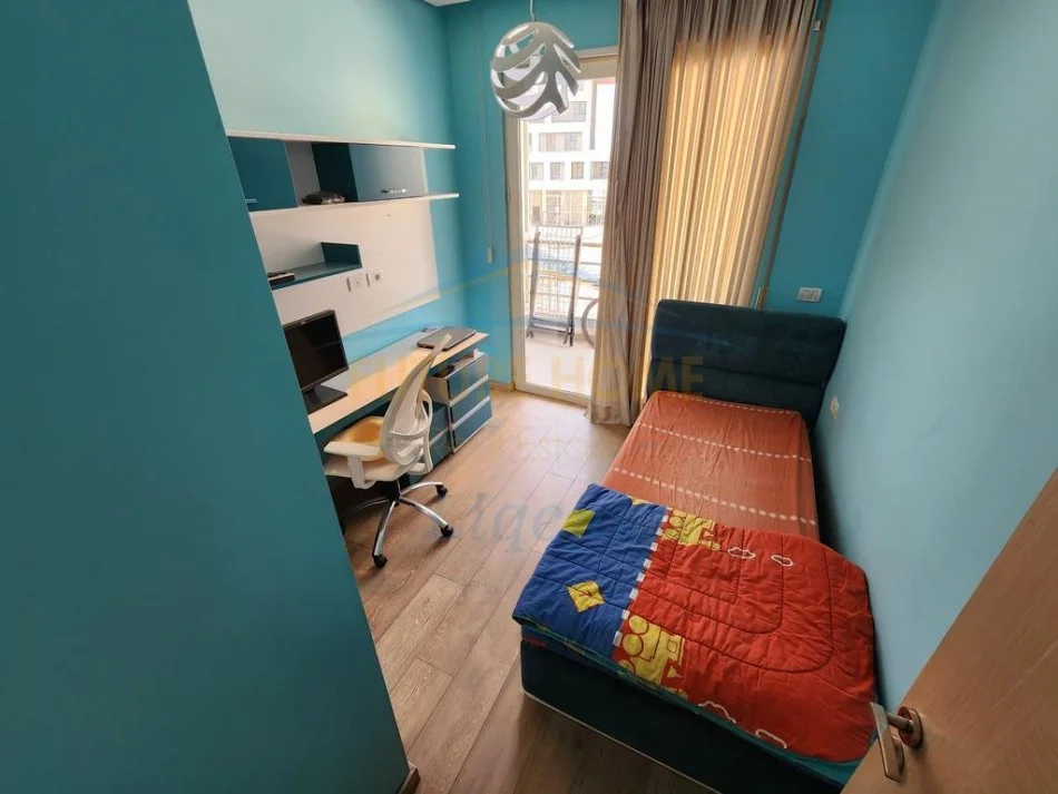 Tirane, jepet me qera apartament 3+1+Ballkon Kati 2, 139 m² 900 € (Bulevardi i Ri)