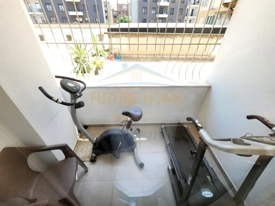 Tirane, jepet me qera apartament 3+1 Kati 2, 139 m² 900 € 