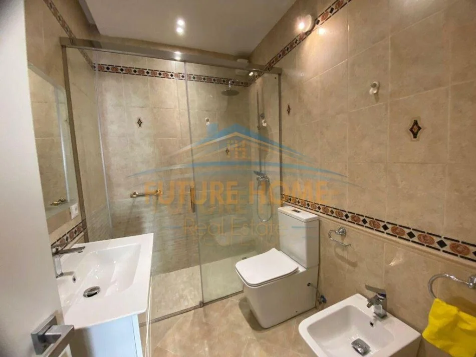 Tirane, jepet me qera apartament 2+1+2 Kati 8, 140 m² 1.300 €