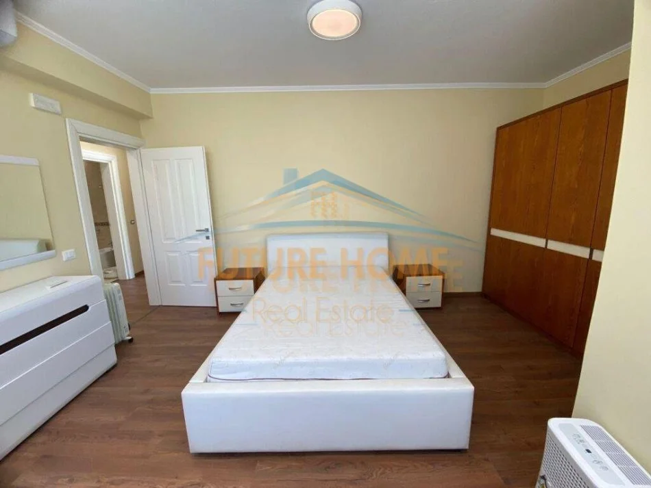 Tirane, jepet me qera apartament 2+1+2 Kati 8, 140 m² 1.300 €